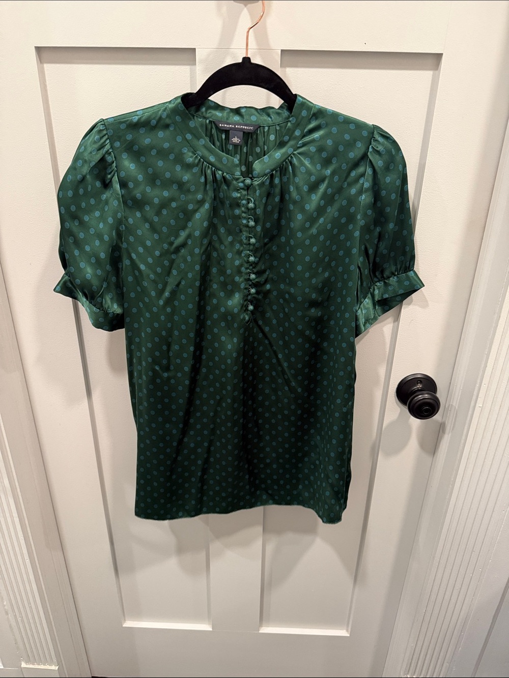 Banana Republic Emerald Green Polka Dot Satin Short-Sleeve Blouse
